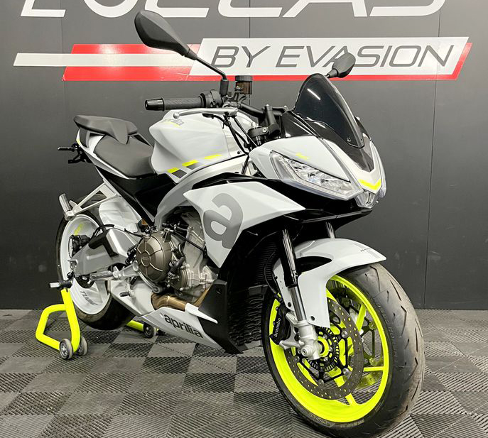 Aprilia Tuono 660 blanc